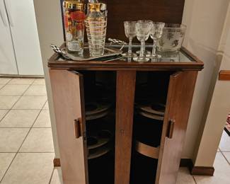 1930 Style Bar mirrored top tray, glass and decanter holders inside.