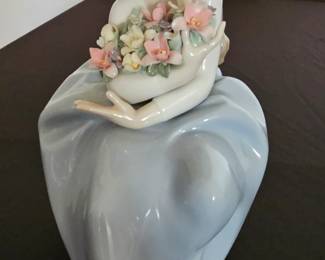 Lladro Porcelain Figurine 5223 Spring is here