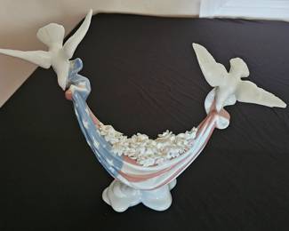 Lladro Rare Porcelain Figurine Symbol.of Peace 7590