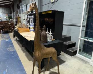 Giraffe Decor Orlando Estate Auction 