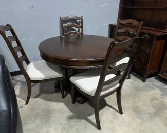 Dinette Table and Chairs Orlando Estate Auction