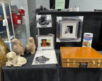 Ali autograph Pictures, Display Case and Decor Orlando Estate Auction