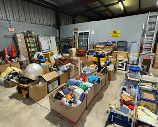 Box Lots of misc household Items and Decor Orlando Estate Auction