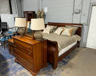 Queen Bed, Dressers and Mirrors Orlando