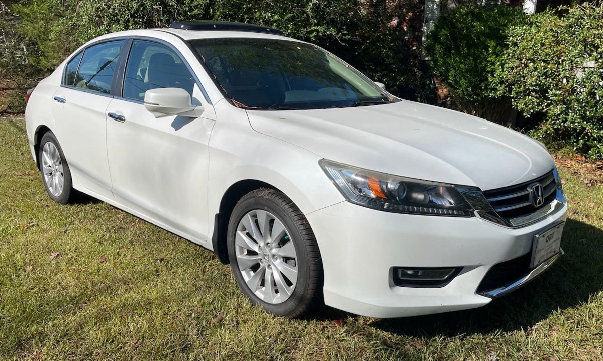 2013 White Honda Accord