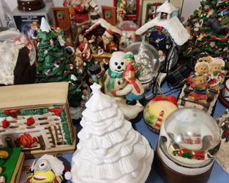 Selling as a lot, 26 pieces, Christmas houses, figurines, snowglobes, etc... $100.  Thats less than $4 per item!