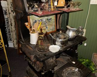 Cast iron stove. NR
