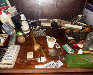 Vintage sewing accessories 