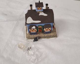 Dept 56 New England home collectible, lighted house with light, Chowder House 1995