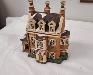 Dept 56 Dickens Village home collectible, lighted house with light, Dursley Manor 1995