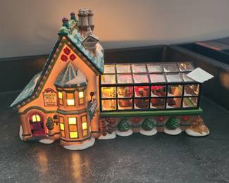 Dept 56 North Pole Series collectible, lighted house with light, Mrs. Claus' Greenhouse 1997