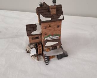 Dept 56 Dickens Village home collectible, lighted house with light, Great Denton Mill 1993