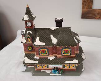 Dept 56 Snow Village collectible, lighted house with light, Village Station 1992