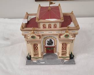 Dept 56 Museum of Art collectible, lighted house with light, Christmas in the City Series  1994
