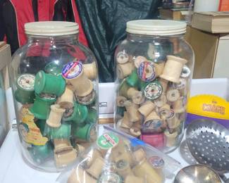 Wood thread spools