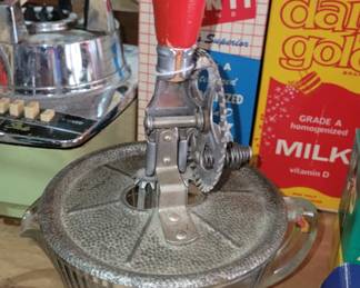 Whipping cream beater