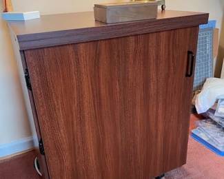 Sylvia Design Sewing Furniture sewing machine table w/lift,
