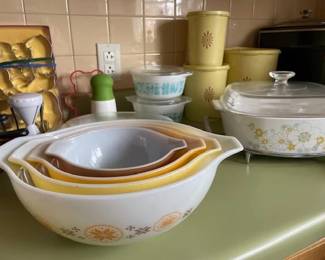 Loads of Pyrex, Corning,Tupperware and more! All in great condition. Many many sought after pieces!