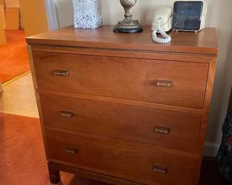 Beautiful Retro Stickley Bedroom Set includes Queen Bed Headboard w/with boxspring and mattress, (Nightstand (20x16x29), Tall Lingerie 6 Drawer Chest (21x16x55), 8 Drawer Mirrored Chest (Chest is 63x19x67 and Mirror is 46"x34), Cedar Chest (42x21x24), end of bed bench (42x18x16). Purchase as a set or by the piece.