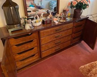 David Cabinet Company solid wood dresser (76x18x29) & mirror (33x43)