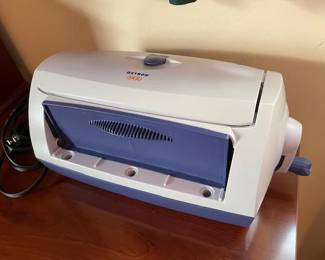 Xyron 900 Sticker/Laminate/Magnet/Label Machine