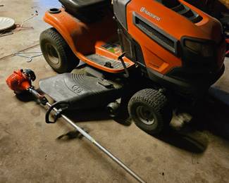 Lawn Tractor with accessories