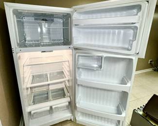 Inside view of General electric fridge/freezer (very clean)