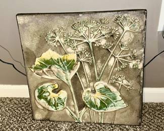 Large leaf & thistle tile