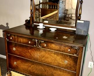 Vintage dresser with mirror (matches bed)