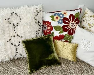 An assortment of sofa & accent pillows