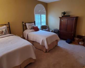 Sealy Glen Abbey Plush Eurotop Twin Beds