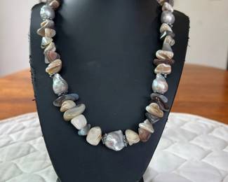 PTH001- Beautiful Genuine Custom Made Myrna Lee Mother Of Pearl Necklace 