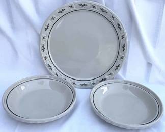 Longaberger Traditional Holly Pie Cake Plates