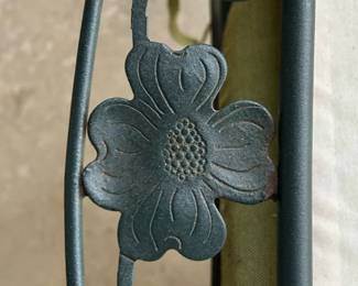 20.5 Outdoor Set Flower Detail. This beautiful detail is on the entire set 