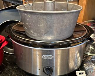 kitchen items, croc pot