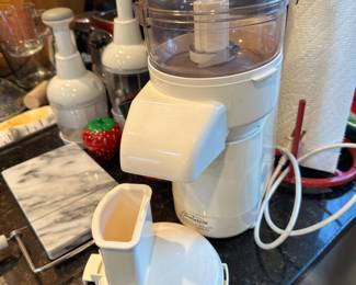 kitchen items, food processor