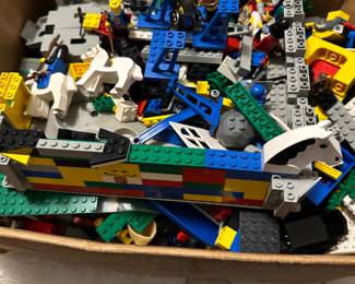 1980s Legos (Castle and more) full box Wirth minifigs 