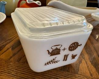 Pyrex Early American refrigerator dish 