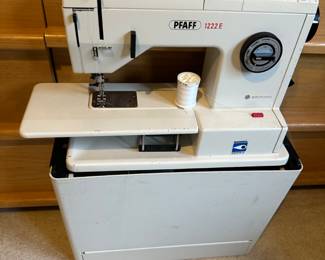 Pfaff 1222E sewing machine with accessories, manual, case