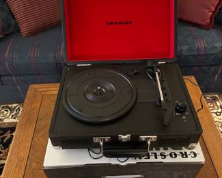 Crosely turn table with box 