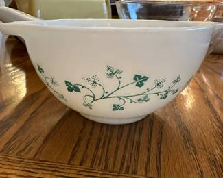 Pyrex Ivy Bowl