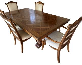 Dining Room Table and 5 Chairs 