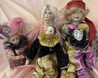 Set Of 4 Clown Vintage Dolls And A Set Of Clown