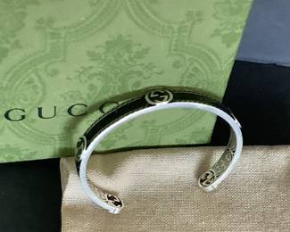 GUCCI SIGNED LOGO BANGLE WITH ORIG BOX