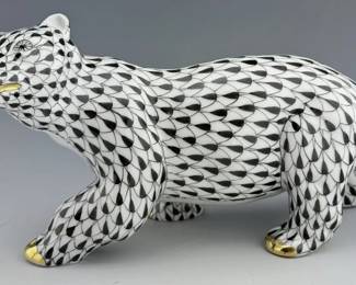 HEREND SIGNED BLACK FISHNET LARGE BEAR WITH 24K GOLD ACCENTS