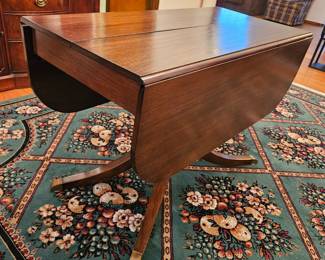 Mahogany Dinning table 2-8 seats $250 