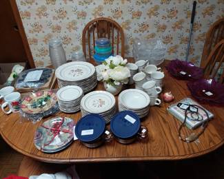 kitchen/dining room table, dishes