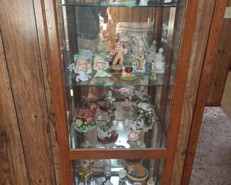 Lighted display case, knicknacks