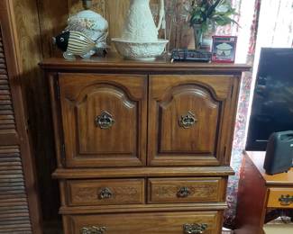 chest of drawers