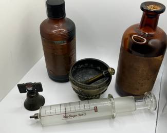 doctors a lot of 1950s Amber medicine bottles, collector, mortar and pestle, large size glass 50cc 